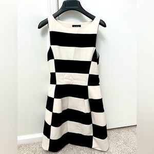 Bebe black and white dress sz XXS